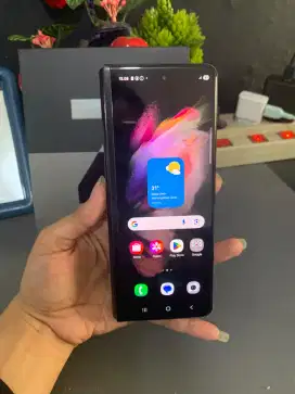 SAMSUNG Z FOLD 3 5G RAM 12/256GB ORIGINAL SEIN INDONESIA

TAMPILAN MEW