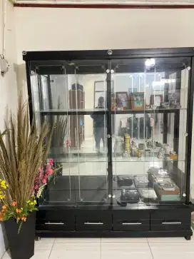 LEMARI KACA BEKAS