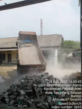 Jasa buang puing dan pengurugan