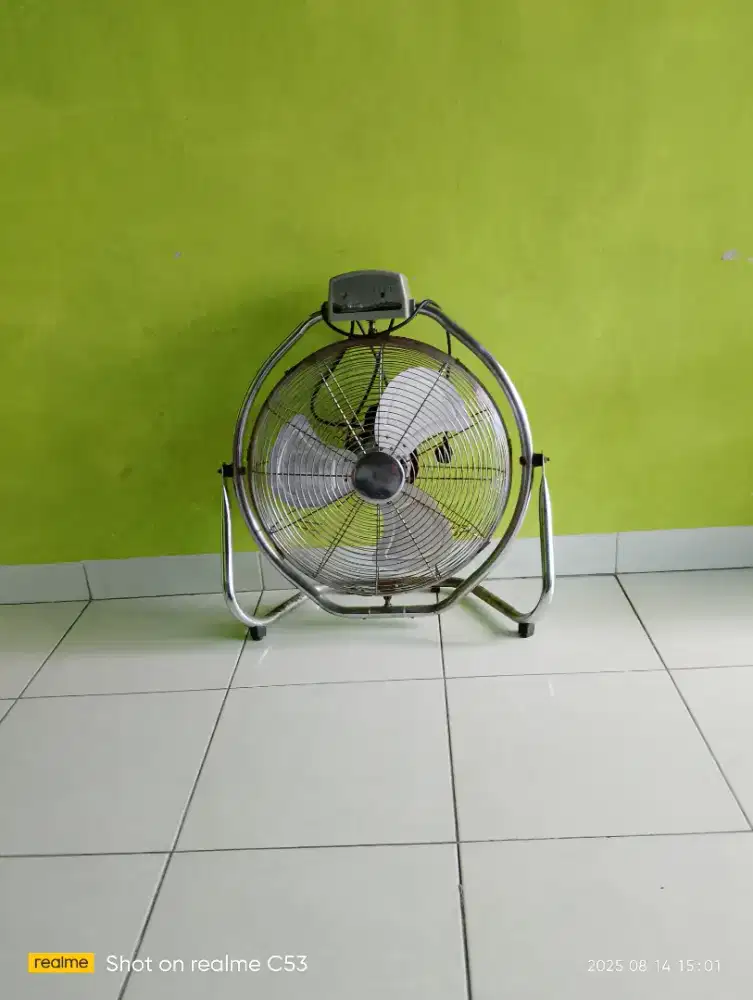 Kipas angin duduk/dinding merk Arashi 22 inc pakai remote