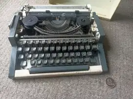 Koper Mesin Ketik OLYMPIA WERKE AG. WILHELMSHAVEN Langka Kolektor Item