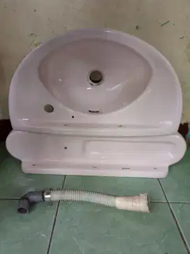 Wastafel cuci tangan merk toto
