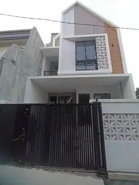 Rumah Baru 3 Lantai SHM Akses Tol Becakayu – 2M Nego di Pondok Bambu