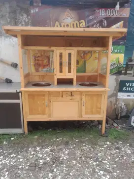 Gerobak Mie dan Meja panjang