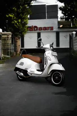 PIAGGIO VESPA GTS 150 IGET ABS 2018 MURAH BANGETT BISA KREDIT