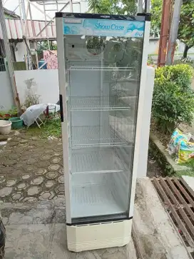 Show case polytron 4 rak dingin normal