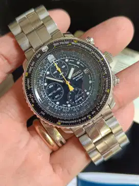 Seiko pilot flightmaster alarm
SNA411P1 original bekas bagus fullset