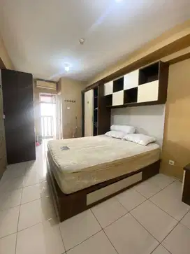 Sewa Apartemen Greenbay Pluit Studio Furnished View Kolam + 1 AC