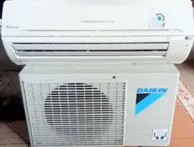 SALE: AC ½ PKan  DAIKIN Free Material & Pemasangan. Garansi