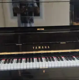 Piano Yamaha U1