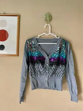 Viscopi Preloved | Cardigan Rajut Tebal Warna Grey Dengan Aksen
