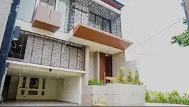 Harga Spesial DI JUAL TOWNHOUSE TROPICAL MODERN di Kemang Jakarta