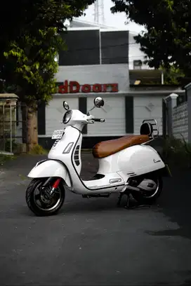 PIAGGIO VESPA GTS 150 IGET ABS 2018 MURAH BISA KREDIT
