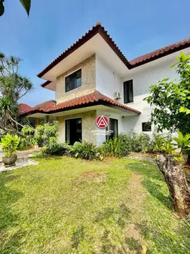 Kemang Timur - Jakarta Selatan, Rumah Tropical Modern Private Pool