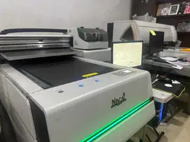 Operator mesin print uv