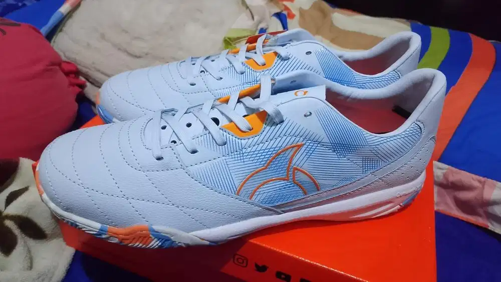 sepatu futsal ortuseight