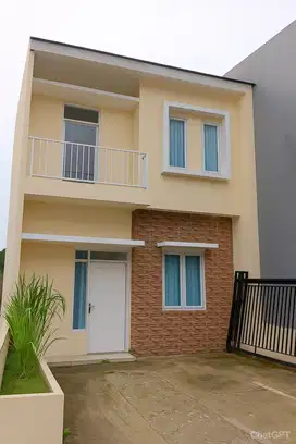 Rumah cantik hanya 200m ke jalan raya 2 lantai
