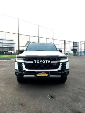 Toyota Land Cruiser 300 GR-S 2024