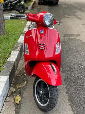 Piaggio Vespa GTS 150 4V IE (Good Condition)
