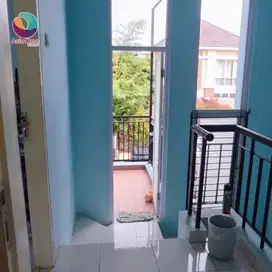Dijual cepat rumah minimalis 2 lantai dekat tol kota wisata