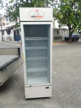Showcase jumbo merk Sanwoo kondisi normal dingin siap pakai