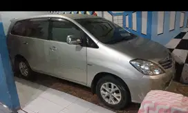 Toyota Kijang Innova 2010 Bensin