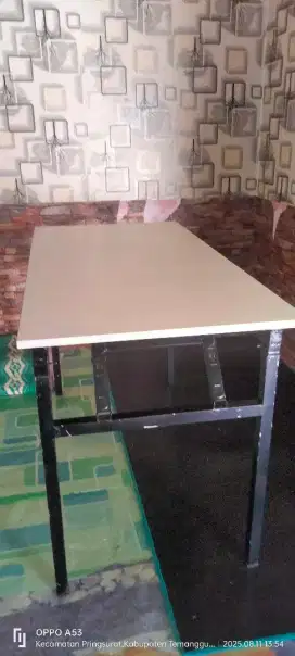 Meja lipat praktis
