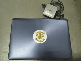 Asus vivobook A442URR