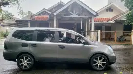 Nissan grand Livina 2011