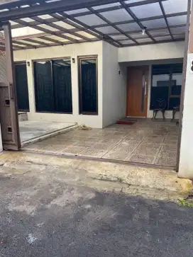 Rumah apik siap huni lingkungan nyaman di turangga dkt karawitan