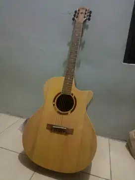 Gitar akustik ori suara garing