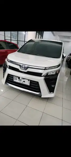 TOYOTA VOXY 2.0A/T THN 2020 MULUS
