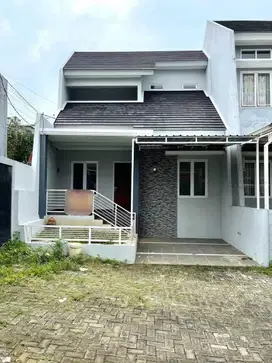 Jual Rumah 2 Lantai Siap Huni di Grafika Banyumanik Semarang