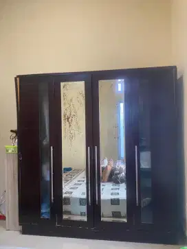 Lemari 4 pintu, 2 kaca Besar