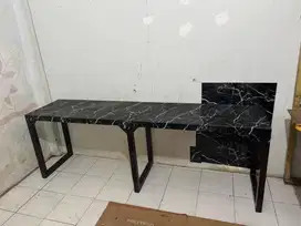 Meja makan panjang