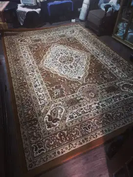 Karpet Permadani besar tebel