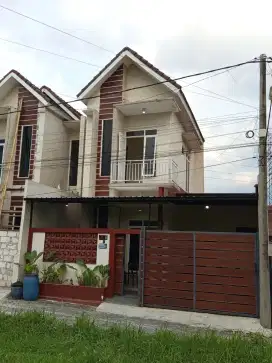 Oper Kredit/Jual Rumah 2 Lantai Tipe 65