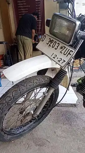 Suzuki A100x tahun 1993  up econos Plat D semi trail pajak ON