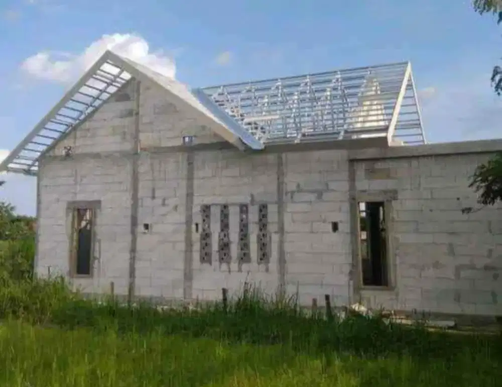 Baja ringan dan plafon PVC terpasang