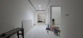 DIJUAL RUMAH 3 LANTAI FULL RENOVASI & KAMAR TIDUR 5 DI LEGENDA WISATA!