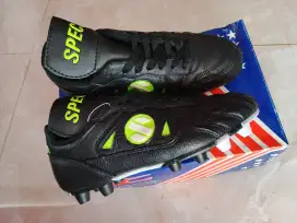 Jual sepatu bola specs