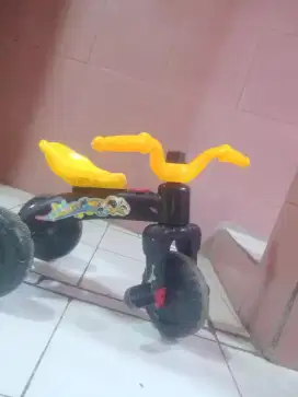 Sepedah pelastik anak
