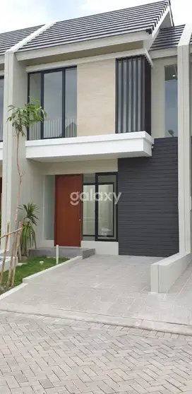 Murah Nego Sampai Deal!!
Rumah Northwest Lake Citraland Surabaya Barat
