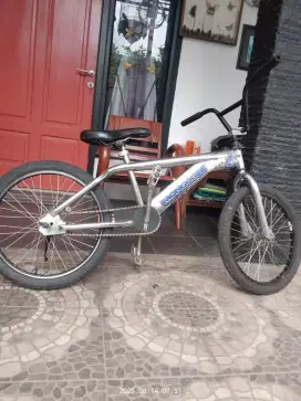 BMX Mongoose Ukuran 20