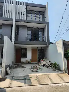 Rumah Baru Minimalis 3 Lantai Sunrise Garden Kedoya Jakarta Barat