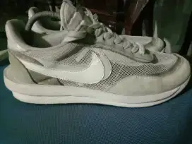 Sepatu Nike SACAI Ldwaffle