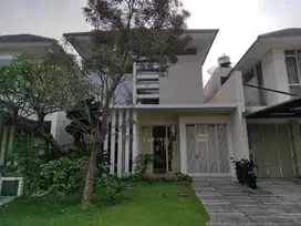 Rumah Pakuwon Indah, The Mansion, Surabaya ~ Quiet & Comfy.