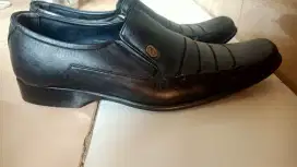 Jual sepatu second