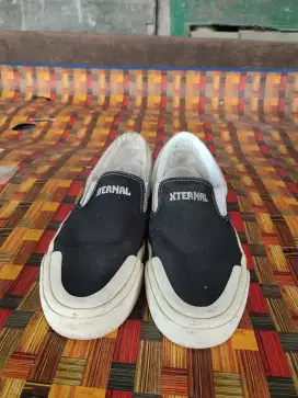 Sepatu x-ternal