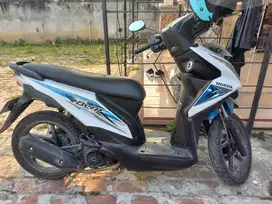 Beat 2016 putih biru
